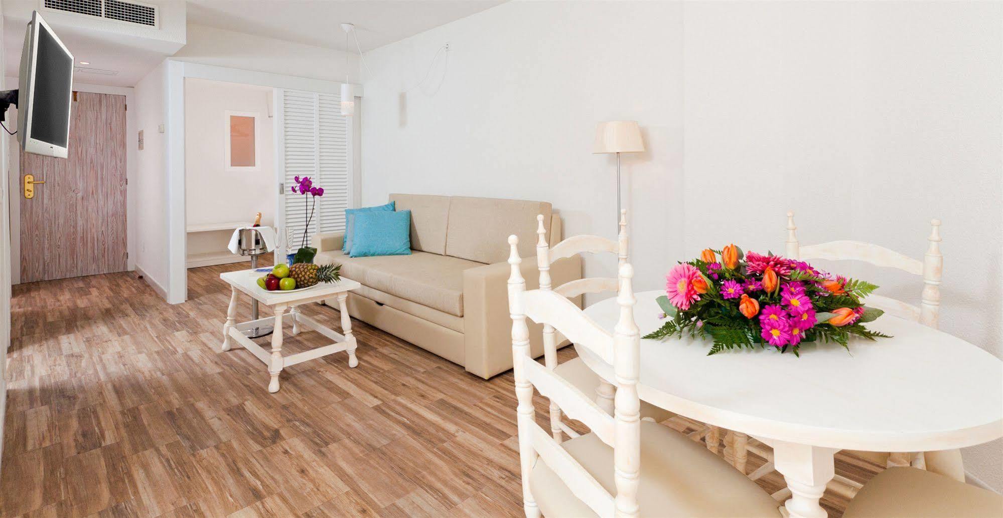 Fergus Style Cala Blanca Suites Santa Ponça Pokoj fotografie